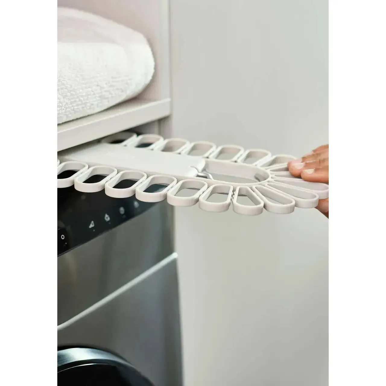 Petal™ 32-piece Quick-grip Ecru Drying Hanger