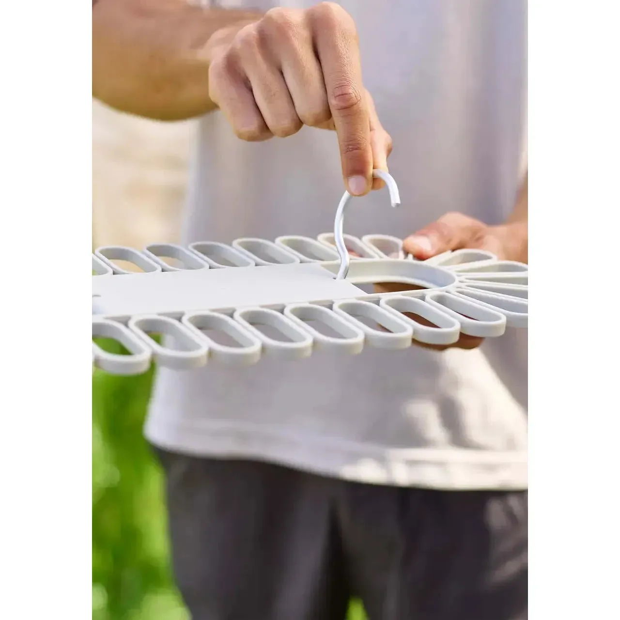 Petal™ 32-piece Quick-grip Ecru Drying Hanger